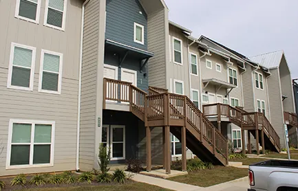 external shot of the 3x3 flat floor plan at Ivy Row